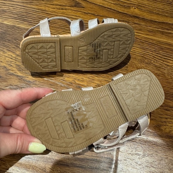 NWT MICHAEL KORS toddler girls light pink sandals (size 7) - Picture 2 of 4